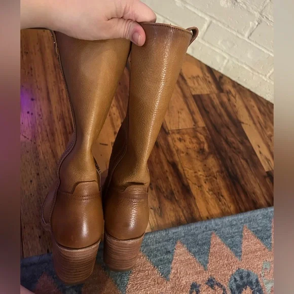 Elegant Brown Leather Heeled Boots - Picture 4 of 4